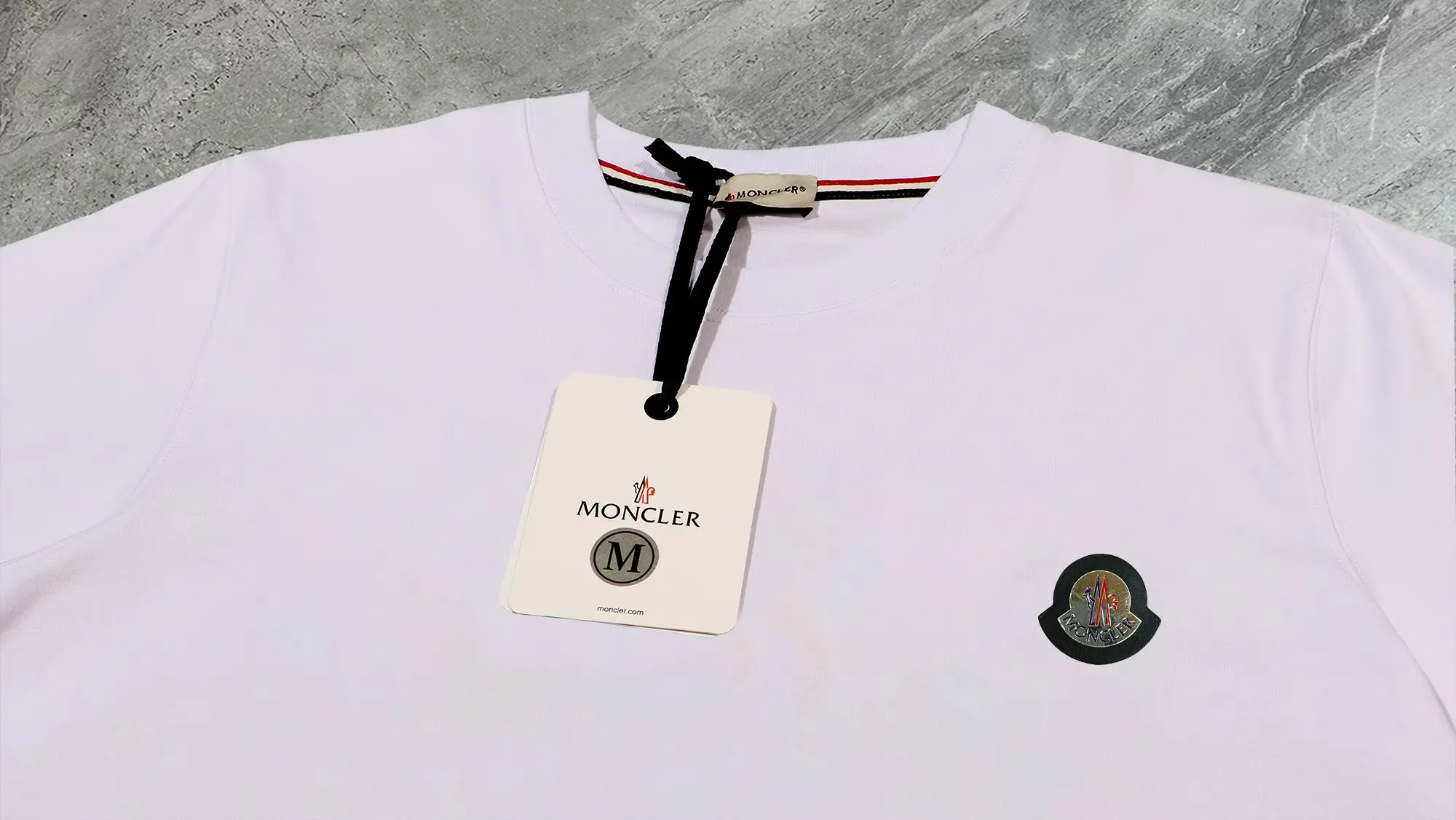 【 In Stock】 〖 𝐌𝐎𝐍𝐂𝐋𝐄𝐑~ 〗 440g ， 😎 ， ， Factory 2025 T ， ， Premium LOGO， Same Style ：Black White Size：S M L XL 2XL